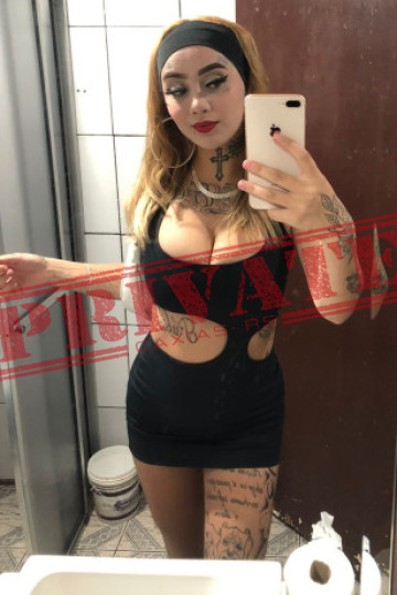 Acompanhante BRUNA - Me chamo Bruna, tenho 18 anos, sou uma jovem cheia de energia e um jeito de ser que cativa de primeira. Com 1,65m de altura e 62kg, tenho um corpo leve e curvilíneo, que se move com uma graça natural, como se cada passo fosse um convite para me conhecer melhor. Meus olhos são verdes — profundos, brilhantes e cheios de vida, como dois pedacinhos de natureza que guardam todo o meu desejo e minha ternura. Uso número 36 nos pés, pequenos e delicados, que me fazem andar com leveza e charme. Se você busca alguém que seja ao mesmo tempo meiga e cheia de desejo, que saiba aproveitar cada momento da melhor forma, eu sou a Bruna que você procura. Estou aqui pronta para realizar todos os seus desejos e fetiches, viver emoções e fazer cada encontro ser único e inesquecível!