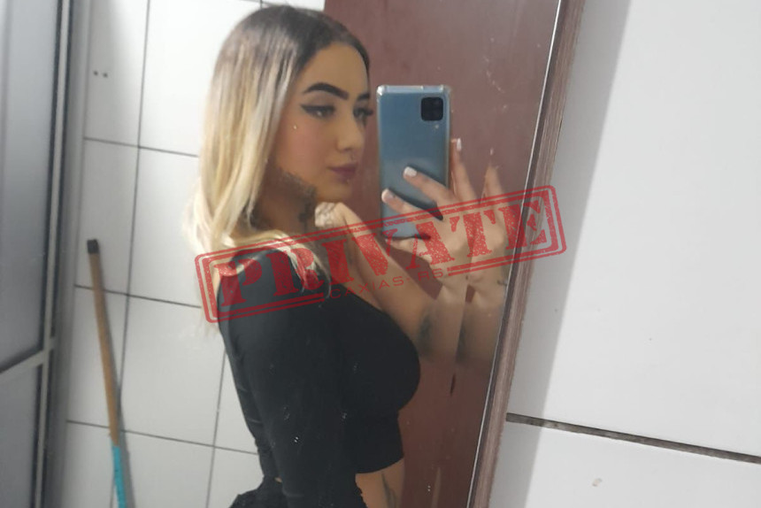 Acompanhante BRUNA - Me chamo Bruna, tenho 18 anos, sou uma jovem cheia de energia e um jeito de ser que cativa de primeira. Com 1,65m de altura e 62kg, tenho um corpo leve e curvilíneo, que se move com uma graça natural, como se cada passo fosse um convite para me conhecer melhor. Meus olhos são verdes — profundos, brilhantes e cheios de vida, como dois pedacinhos de natureza que guardam todo o meu desejo e minha ternura. Uso número 36 nos pés, pequenos e delicados, que me fazem andar com leveza e charme. Se você busca alguém que seja ao mesmo tempo meiga e cheia de desejo, que saiba aproveitar cada momento da melhor forma, eu sou a Bruna que você procura. Estou aqui pronta para realizar todos os seus desejos e fetiches, viver emoções e fazer cada encontro ser único e inesquecível!