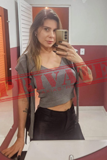 Acompanhante CAROL - Te recebo com exclusividade em um espaço reservado, seguro, climatizado e com garagem discreta. Ou posso ir até você, levando minha presença hipnotizante e todo o meu repertório de prazer pra deixar sua noite inesquecível.