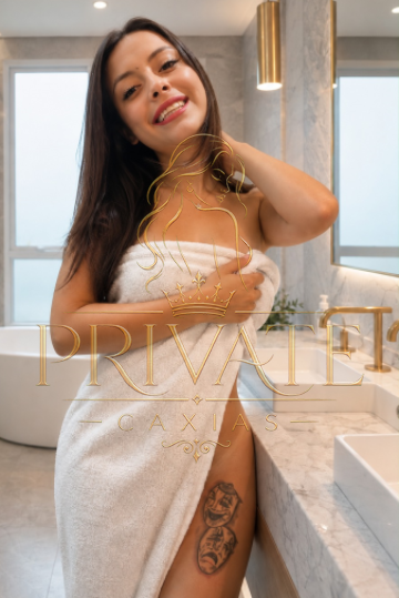 Acompanhante MAYTE - Então meus amores me chamo Maitê Tenho o corpo que te chama e o jeito que te domina sem nem precisar tocar. Sou mistura de anjo e de pecado: a que te acolhe, mas também a que te consome. E quando você tiver nos meus braços? Vai saber que nenhuma outra é igual — nenhuma te faz sentir tão bem, tão seu, tão… quebrado de prazer. 😈🔥