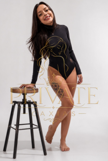 Acompanhante MAYTE - Então meus amores me chamo Maitê Tenho o corpo que te chama e o jeito que te domina sem nem precisar tocar. Sou mistura de anjo e de pecado: a que te acolhe, mas também a que te consome. E quando você tiver nos meus braços? Vai saber que nenhuma outra é igual — nenhuma te faz sentir tão bem, tão seu, tão… quebrado de prazer. 😈🔥